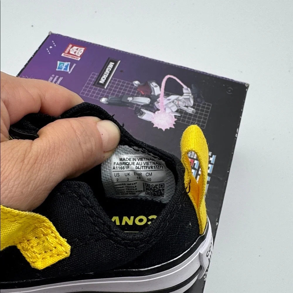 Converse Baby Sneakers - Trasformers sz 2‎